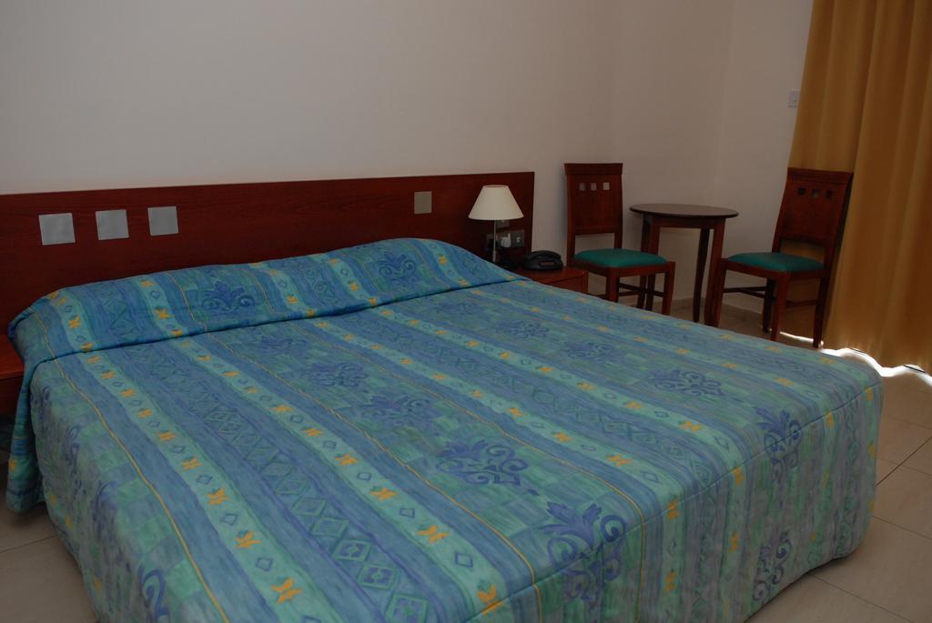 Iris Beach Hotel Protaras Bilik gambar