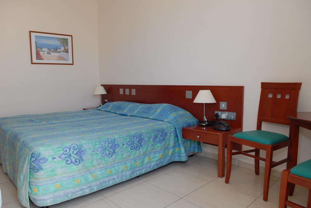 Iris Beach Hotel Protaras Bilik gambar