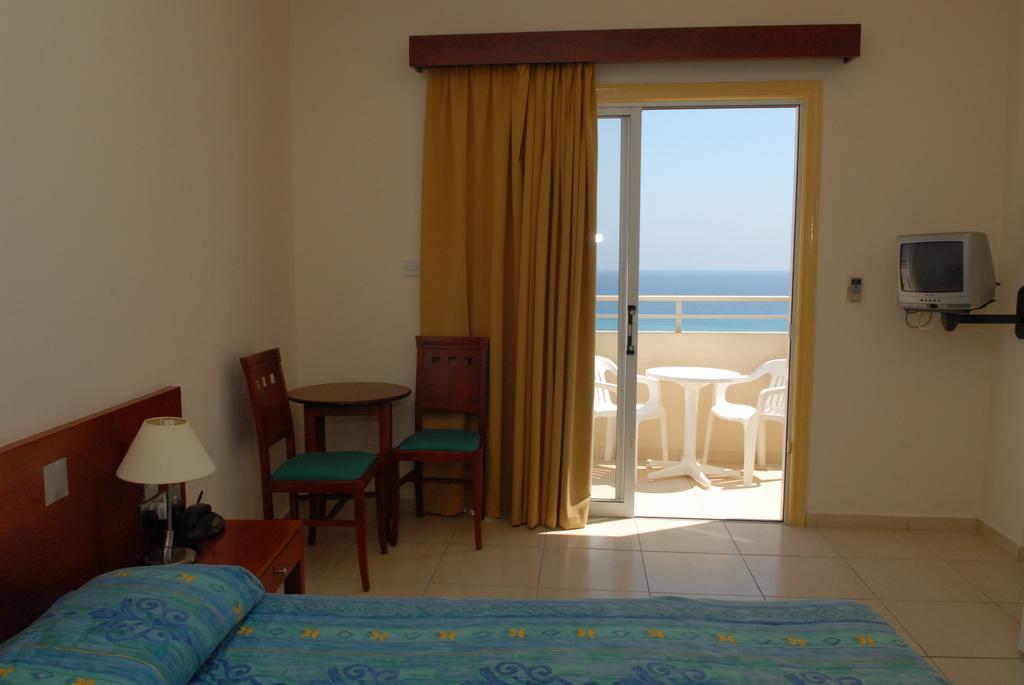 Iris Beach Hotel Protaras Bilik gambar